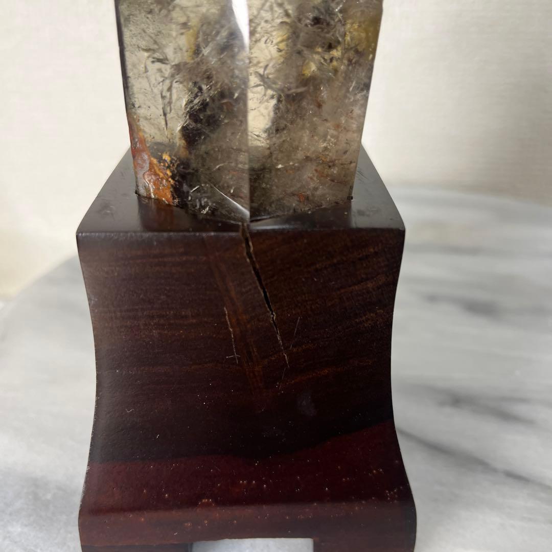 【天然石】 庭園水晶　ガーデンクォーツ ポイント 六角柱 台座付き 置物