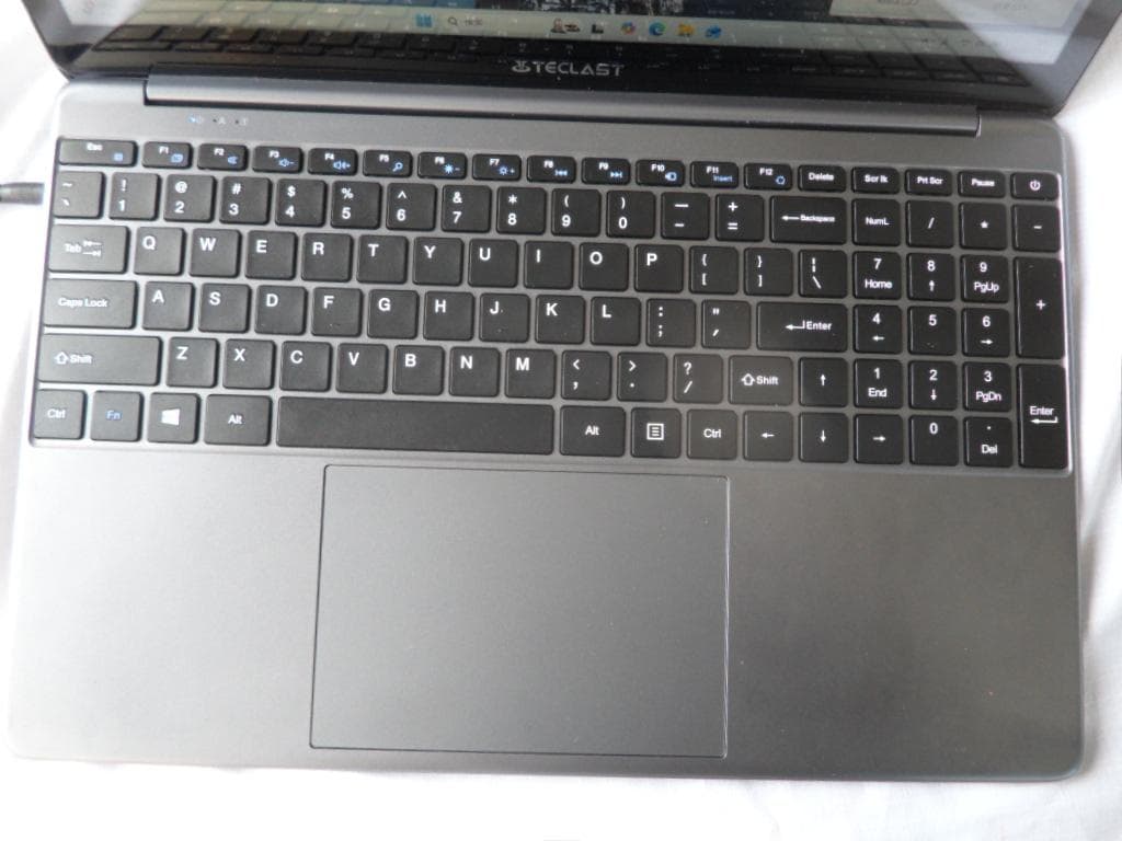 超美品！快速 TECLAST 15.1inc　WSSD 128GB+128GB