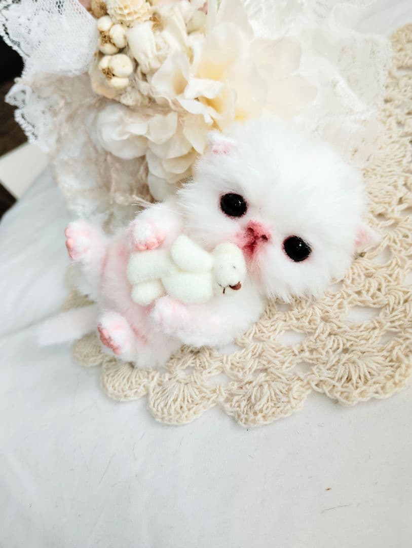 生後１０日♡子猫のポンちゃん♡クマたんとクッション♡アートドール♡ぬいぐるみ♡