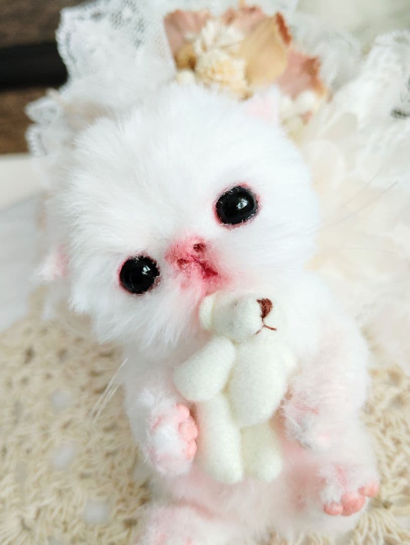 生後１０日♡子猫のポンちゃん♡クマたんとクッション♡アートドール♡ぬいぐるみ♡