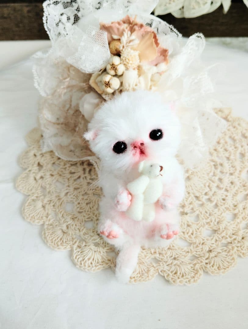 生後１０日♡子猫のポンちゃん♡クマたんとクッション♡アートドール♡ぬいぐるみ♡