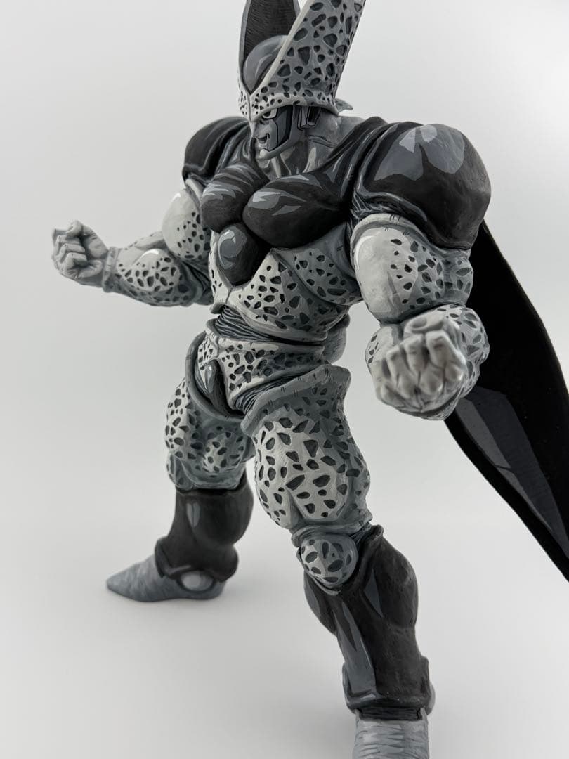 ドラゴンボール リペイント　セル　ラストワン賞 完全体 フィギュア　モノクロ色