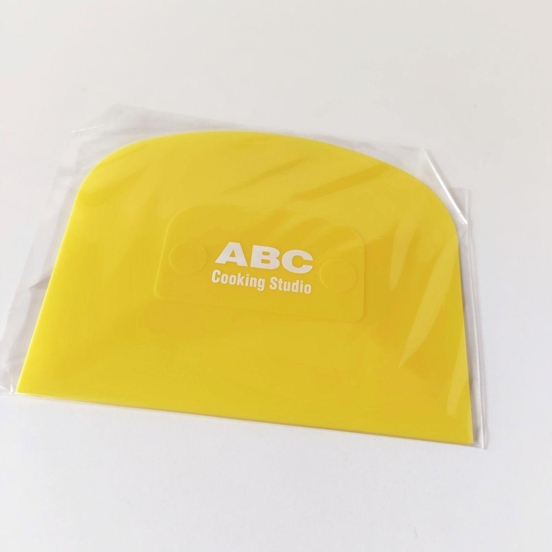 【美品】ABCクッキング／ボウル３点セット＋透明ボウル＆スケッパー　箱付き