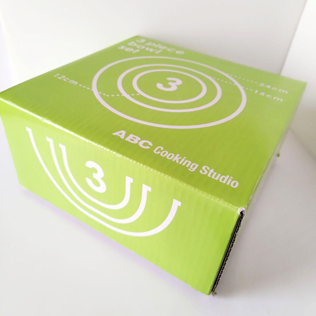 【美品】ABCクッキング／ボウル３点セット＋透明ボウル＆スケッパー　箱付き