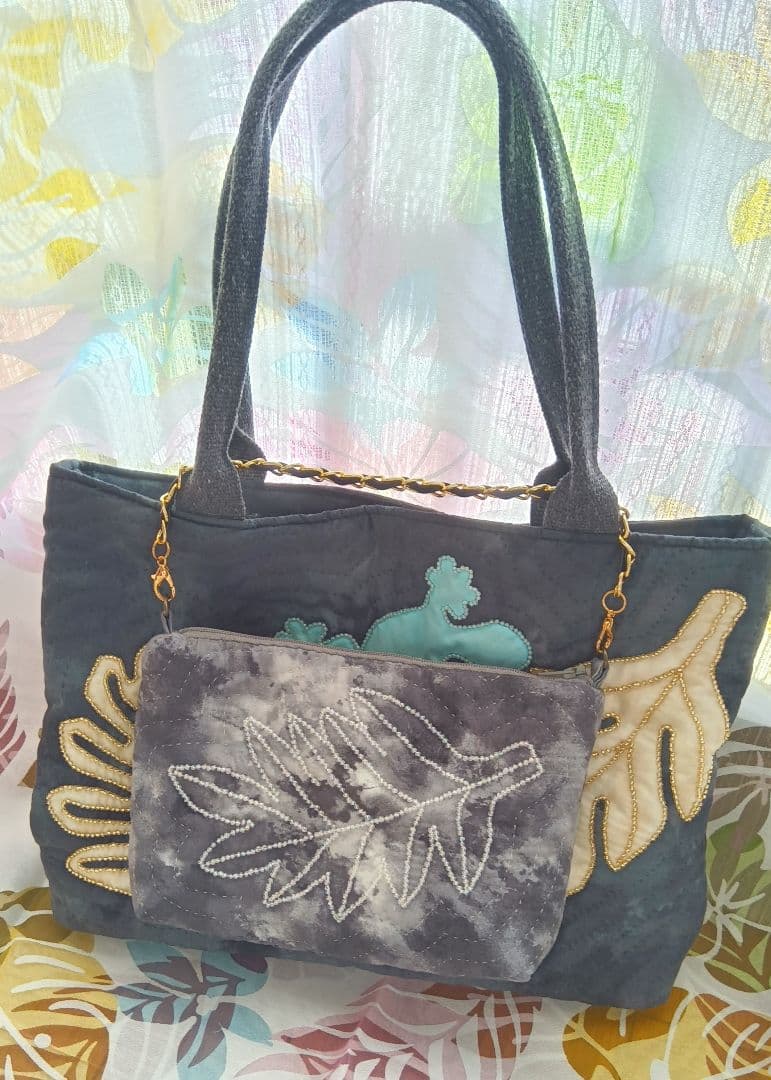 ハワイアンキルト ゲッコーのキラキラトートバッグとポーチ