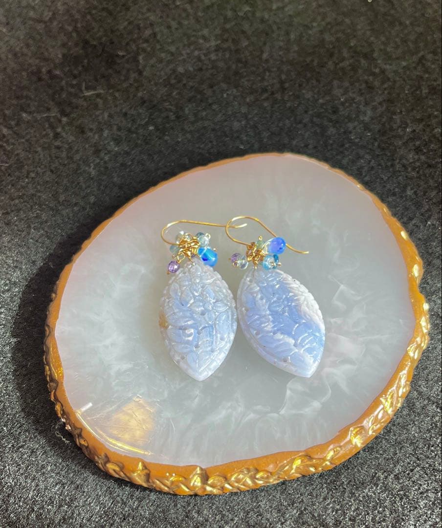 レア　ブルーレースアゲートカービングピアス