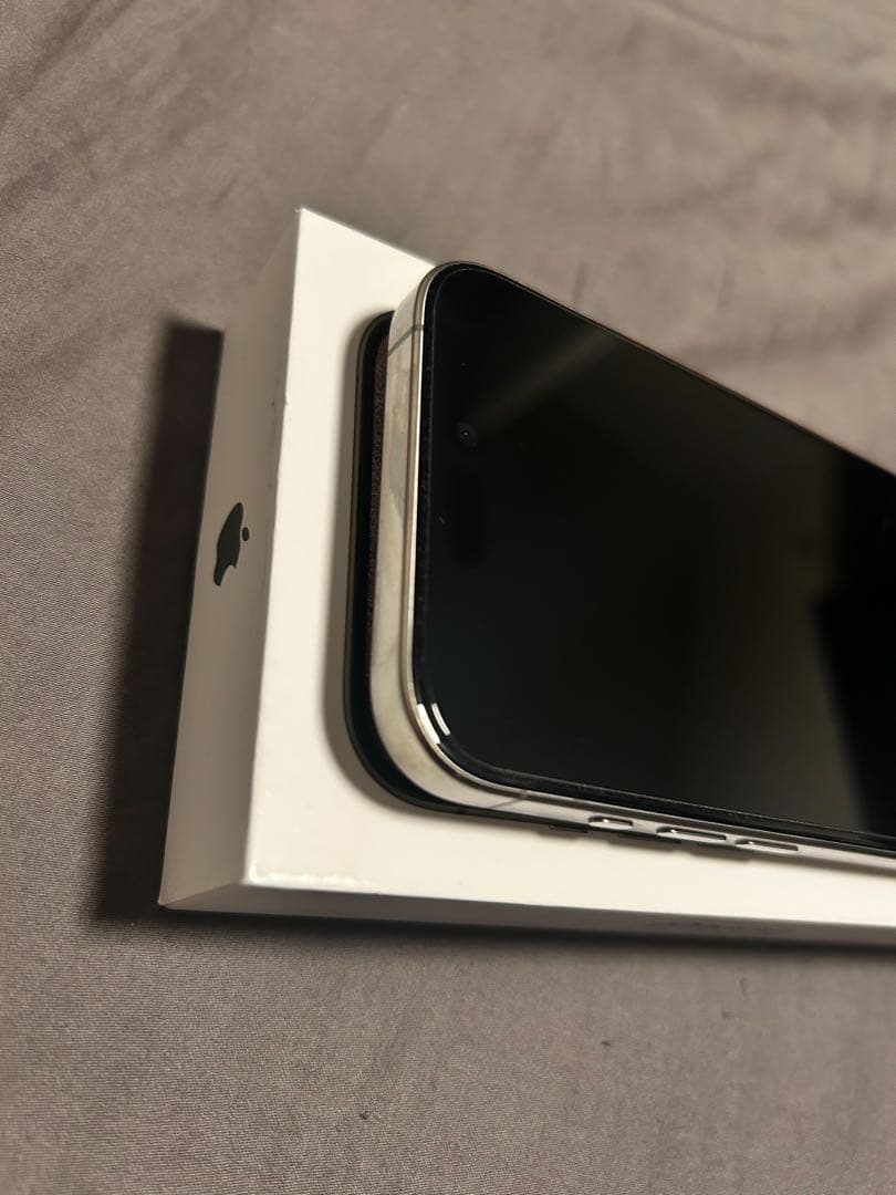 最終値下げ　iPhone 15 pro ナチュラルチタニウム 256GB