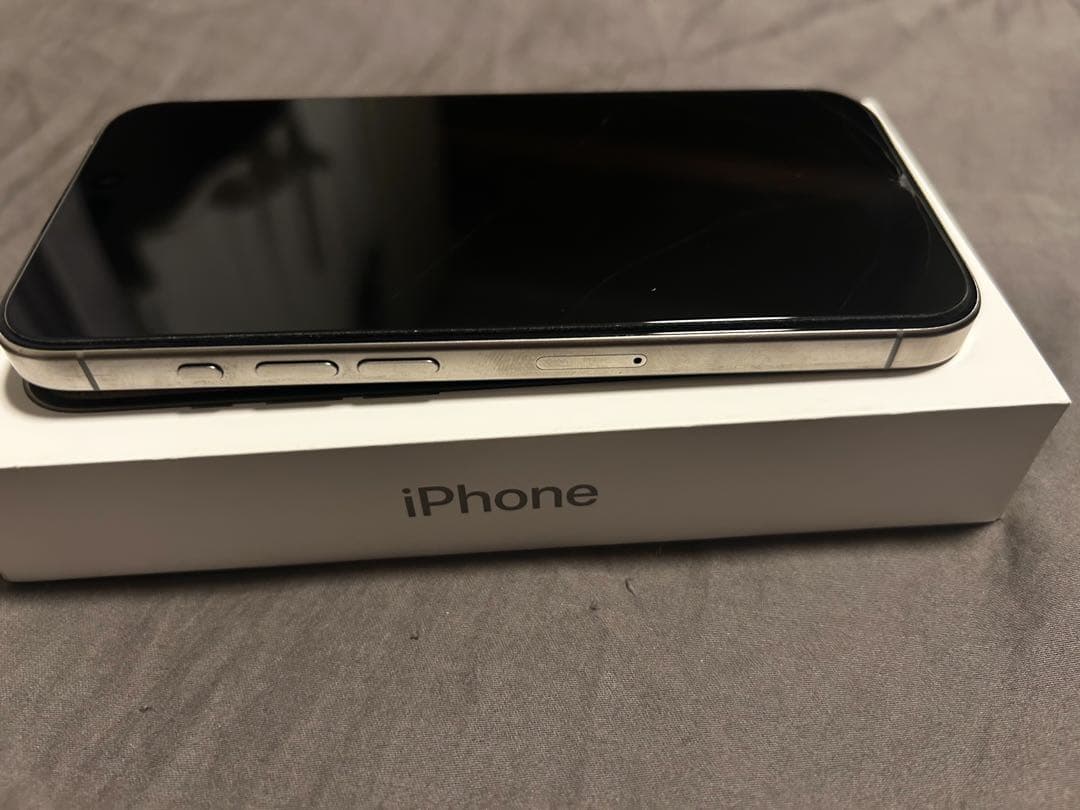 最終値下げ　iPhone 15 pro ナチュラルチタニウム 256GB