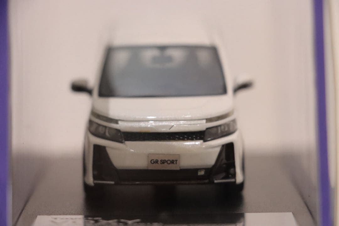 トヨタ ヴォクシー VOXY ZS GR SPORT ホワイト　ミニカー　廃盤品