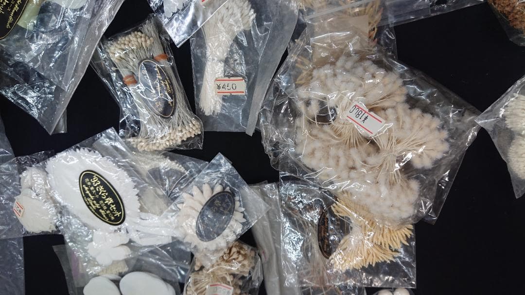 ３９点まとめて　アートフラワー用抜き弁　花弁深雪アート　ペップ・造花パーツ各種