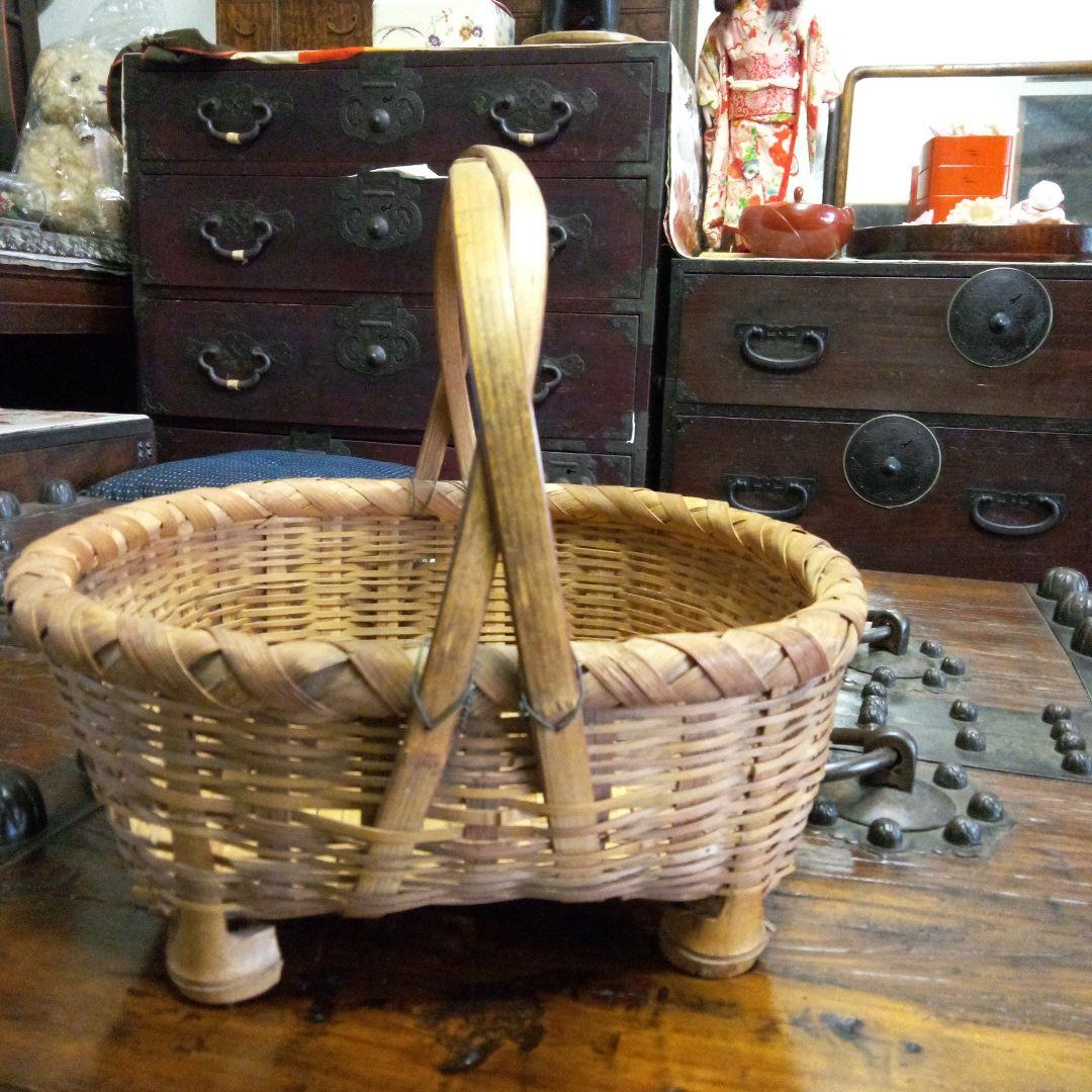 脚付き取っ手篭