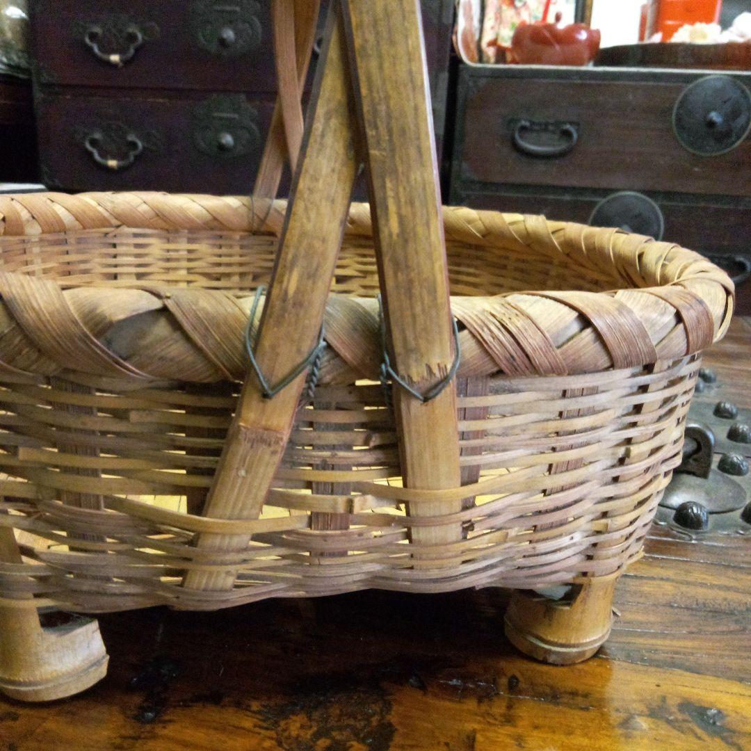 脚付き取っ手篭