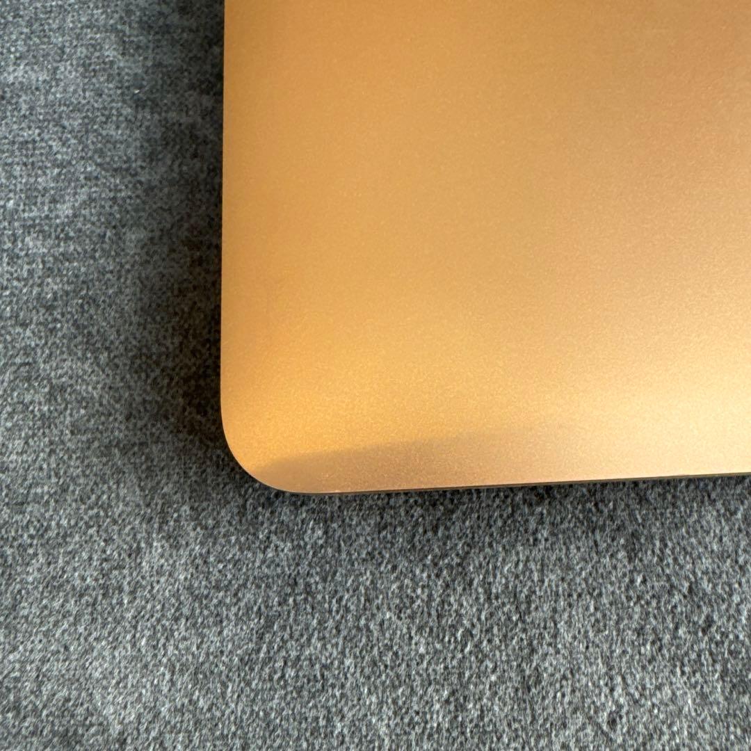 Apple MacBook Air M1 256GB GLD本体