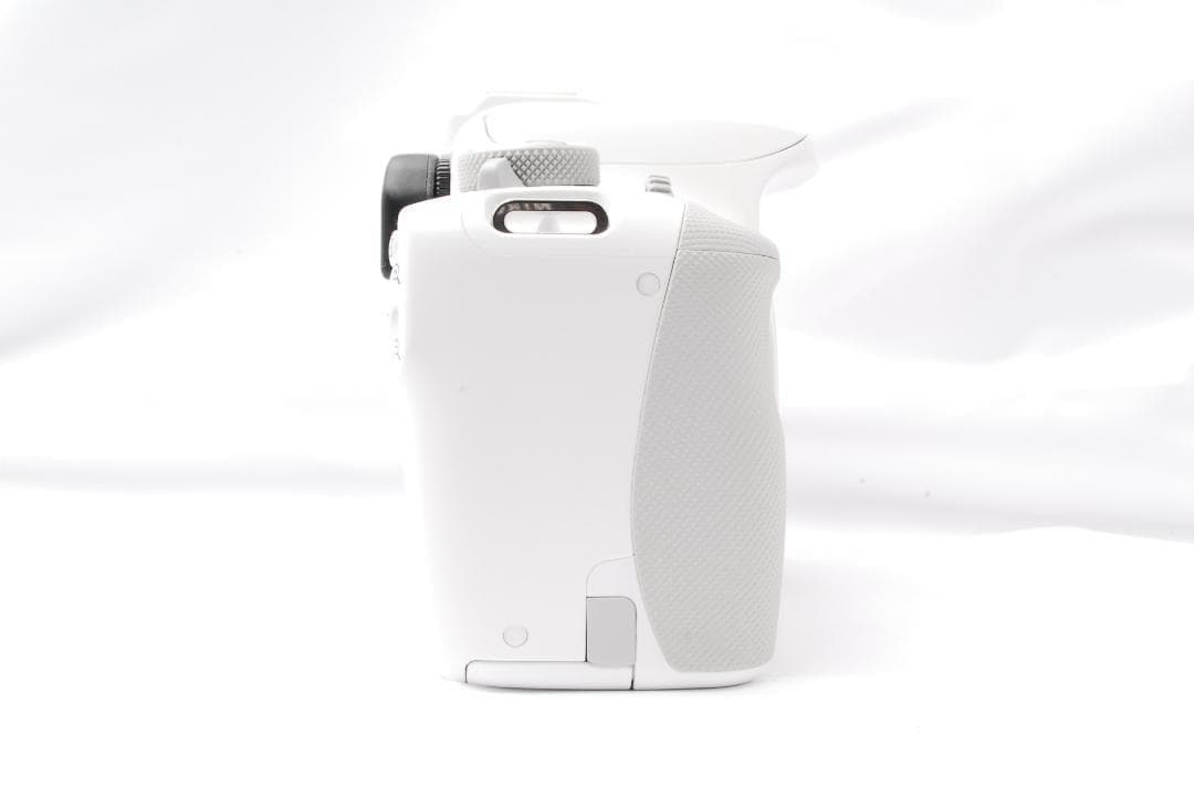 ショット数新品級✨キャノン kiss X7 ホワイト ダブルレンズセット