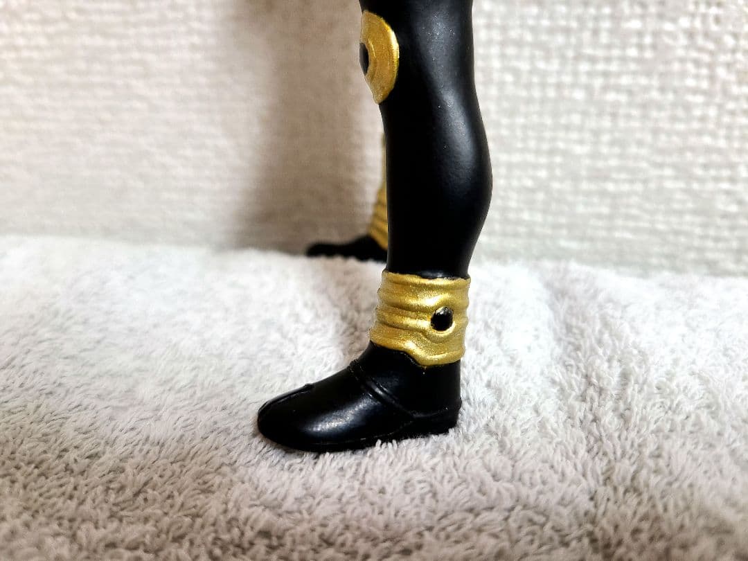 仮面ライダークウガ ライジングマイティ ブラックバージョン ソフビ