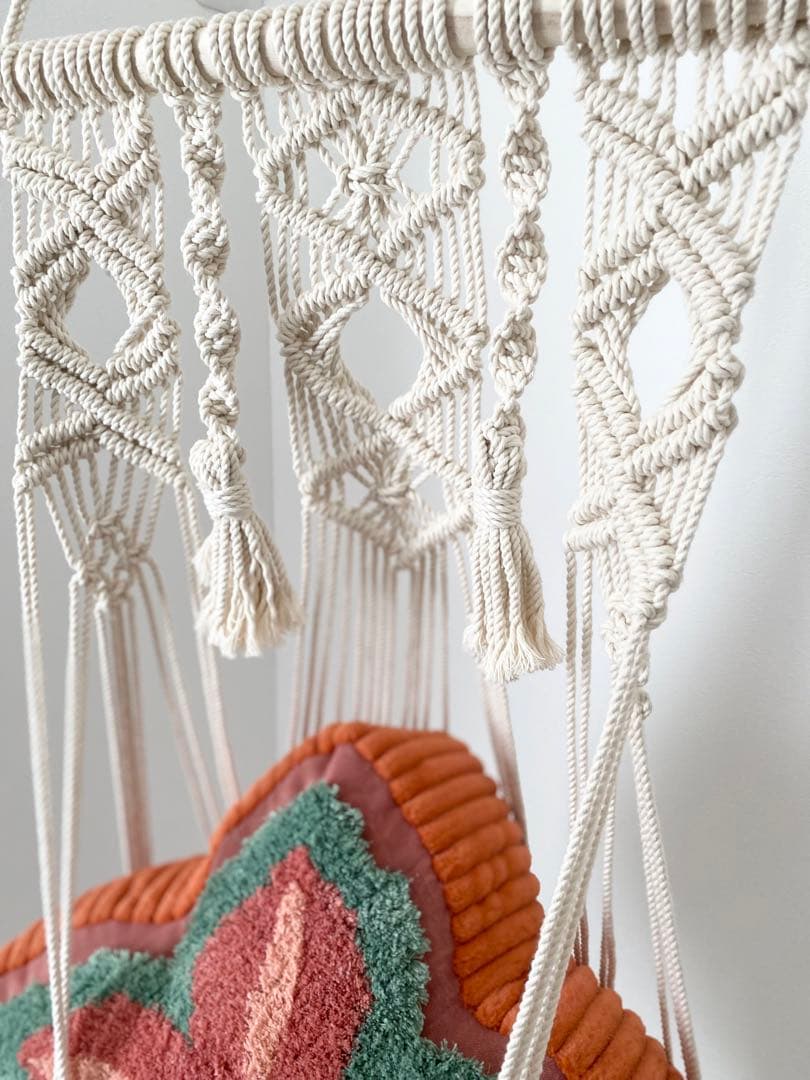 クッションとタペストリーハンモック　マクラメ