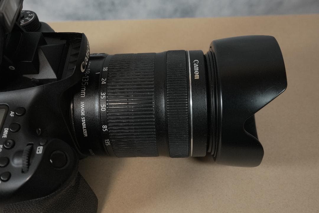 Canon EOS 70D EF-S 18-135レンズキット＋レンズフード