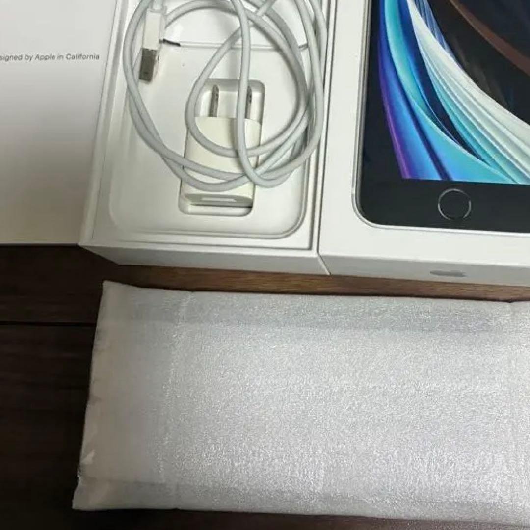 Apple iPhone SE (第2世代) ホワイト本体 スマホ