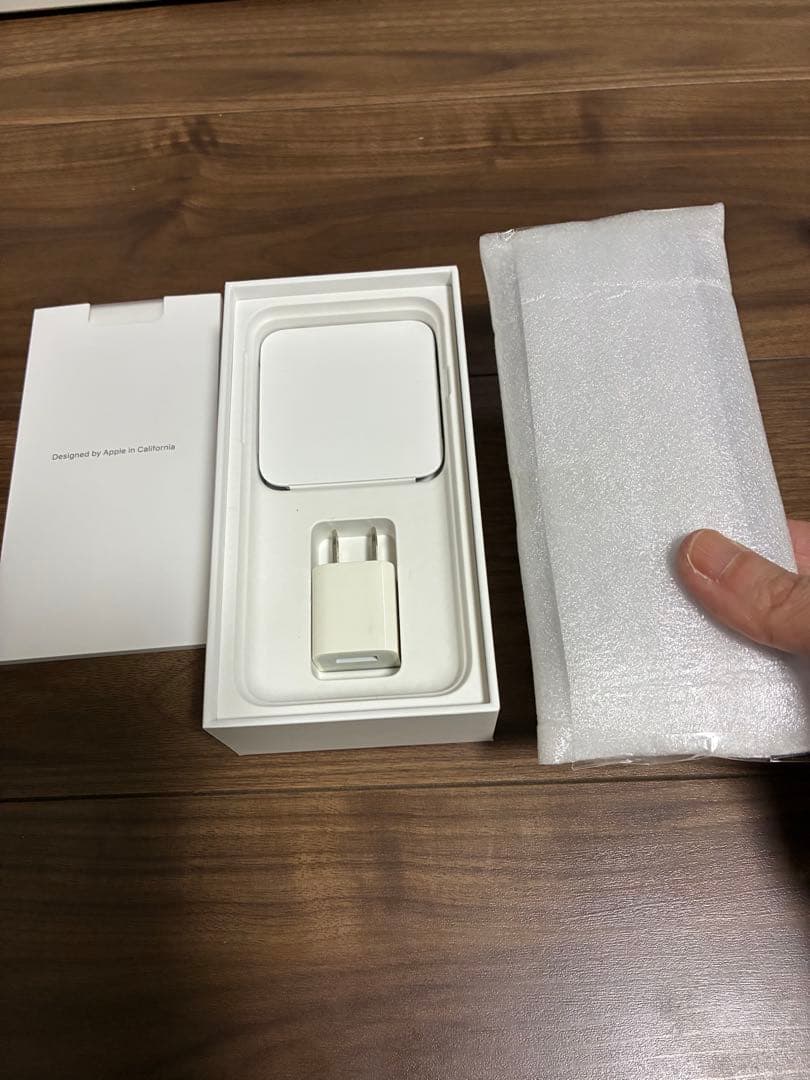 Apple iPhone SE (第2世代) ホワイト本体 スマホ