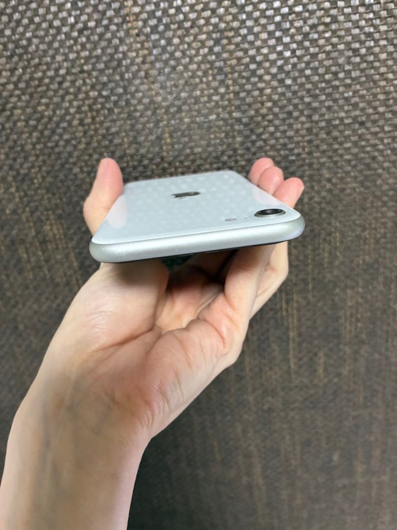 Apple iPhone SE (第2世代) ホワイト本体 スマホ