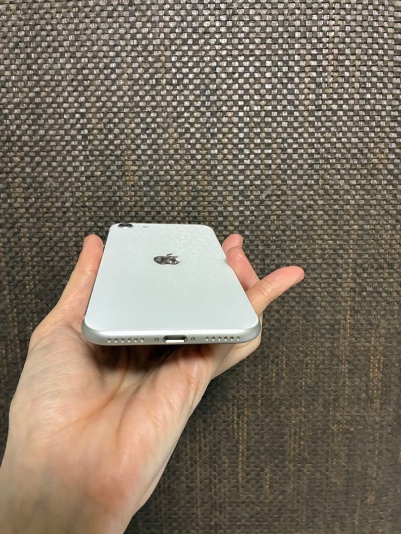 Apple iPhone SE (第2世代) ホワイト本体 スマホ