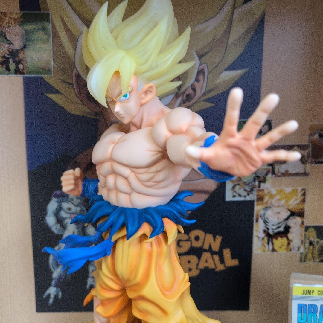 ドラゴンボール　フィギュア　ギガンティック　超サイヤ人　孫悟空　下敷き