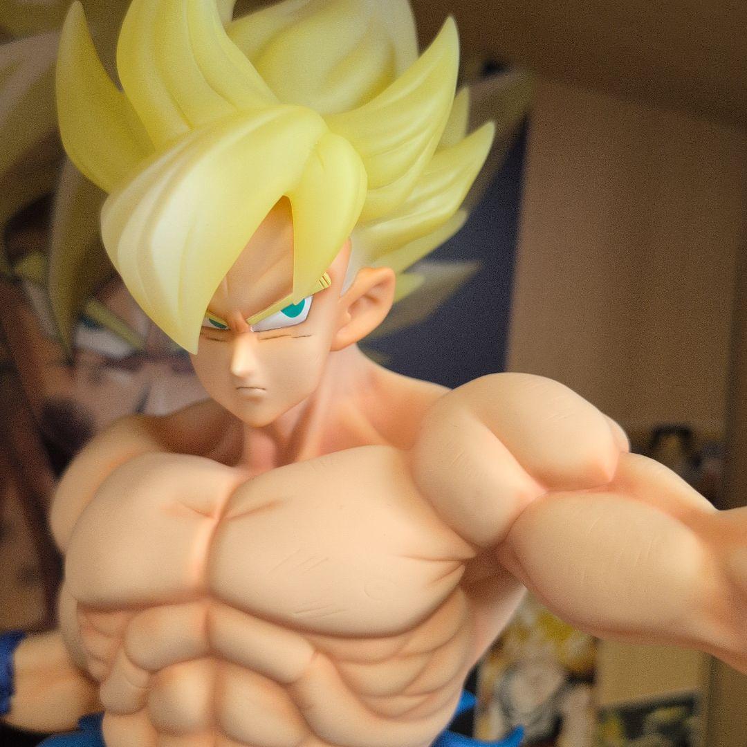 ドラゴンボール　フィギュア　ギガンティック　超サイヤ人　孫悟空　下敷き