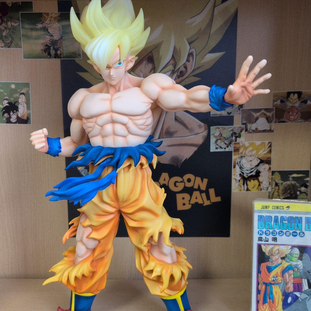 ドラゴンボール　フィギュア　ギガンティック　超サイヤ人　孫悟空　下敷き