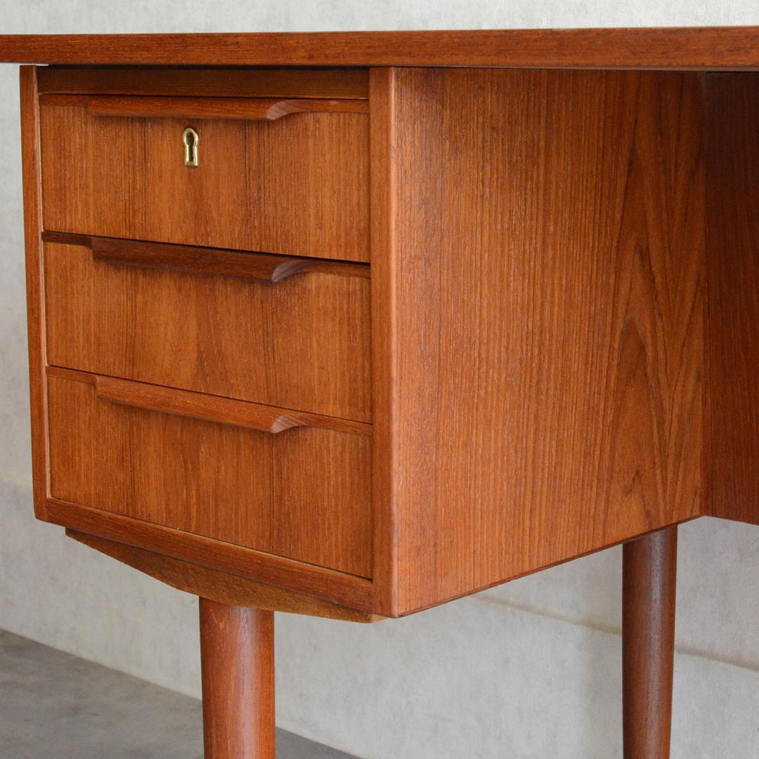 デンマーク 北欧ヴィンテージ チーク デスク 鍵付 北欧家具 机 北欧デザイン