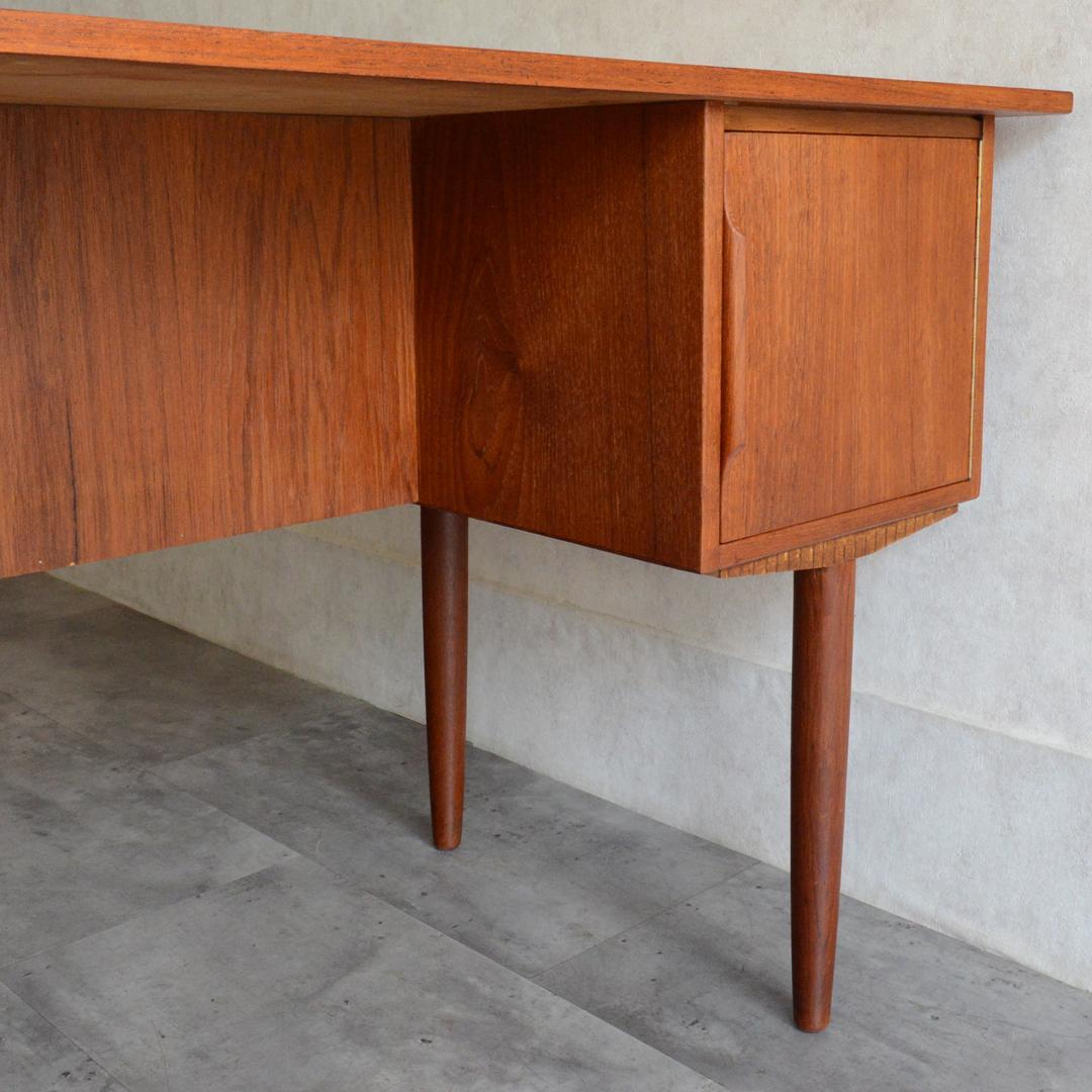 デンマーク 北欧ヴィンテージ チーク デスク 鍵付 北欧家具 机 北欧デザイン