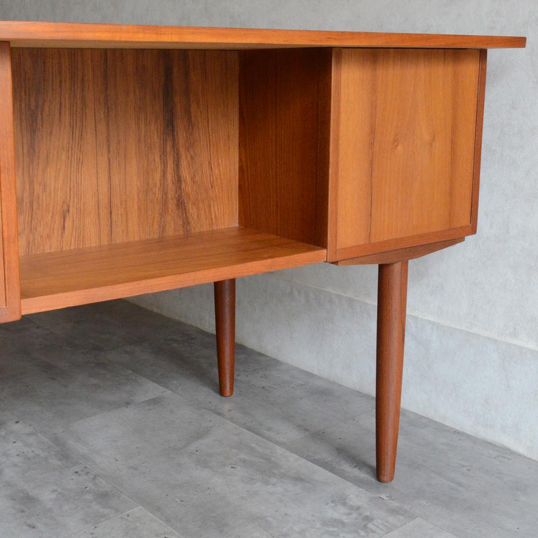 デンマーク 北欧ヴィンテージ チーク デスク 鍵付 北欧家具 机 北欧デザイン