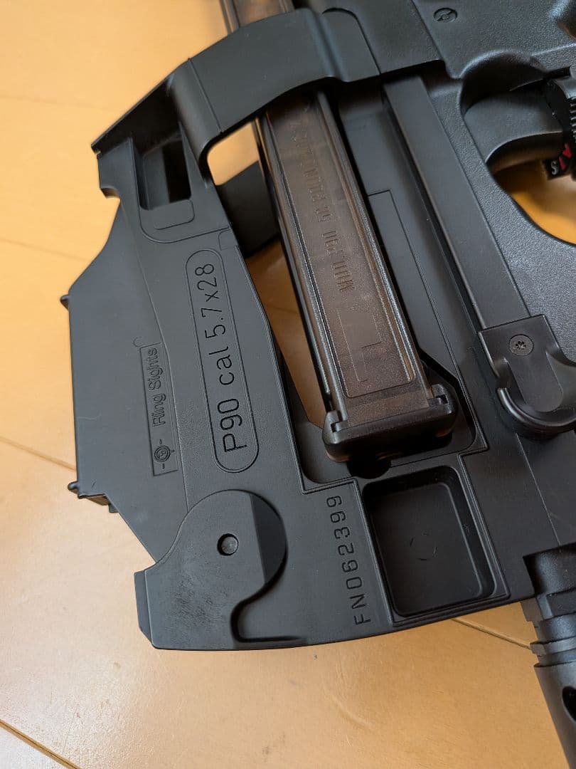 マルイ　p90 電動ガン　多弾数マガジン付