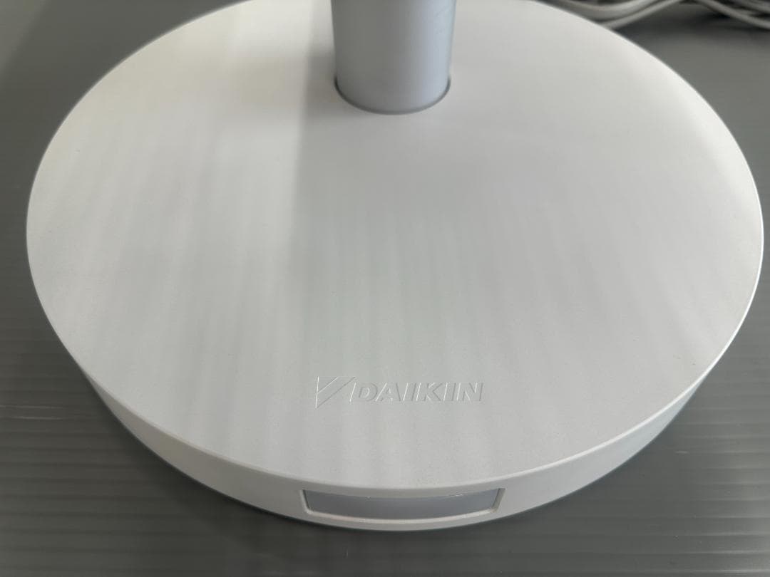 ダイキン　遠赤外線暖房機　セラムヒート　ERFT11YS-W　2021年製