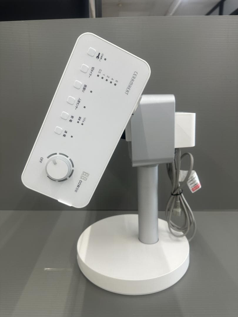 ダイキン　遠赤外線暖房機　セラムヒート　ERFT11YS-W　2021年製