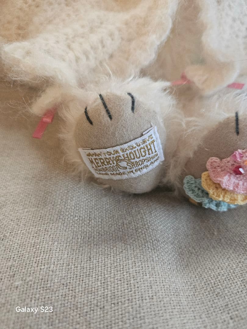 Merry Thought クリーム色チーキー約30cm