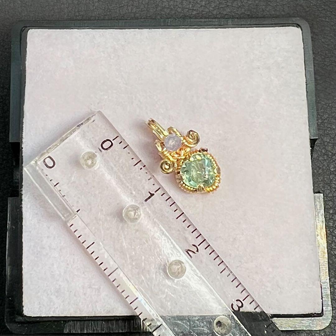 天然石　グリーンサファイア　ワイヤーラッピング　ペンダントトップ 14kgf