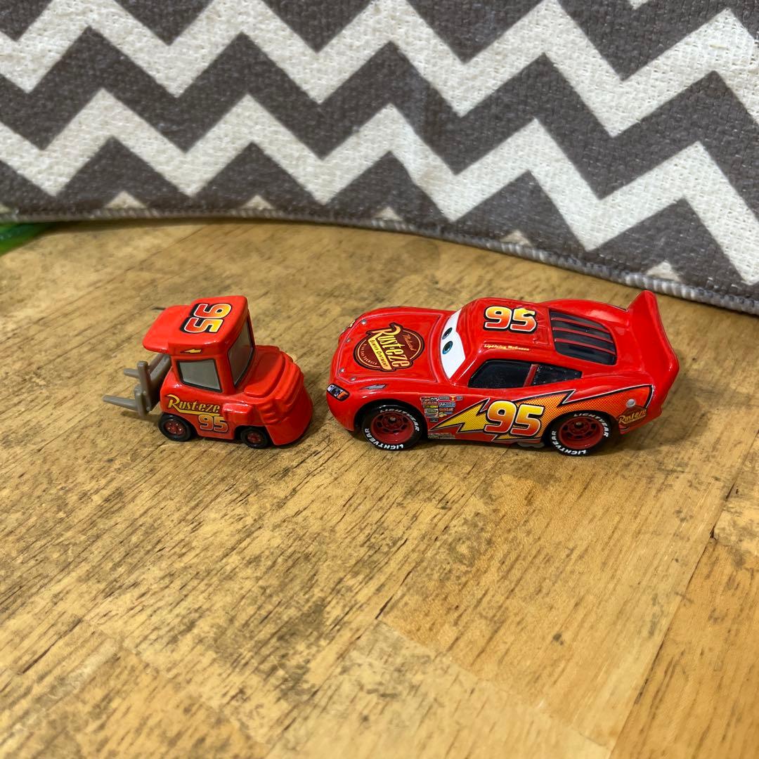 マテル　カーズLightning McQueen ハウラー、ピットクルーセット