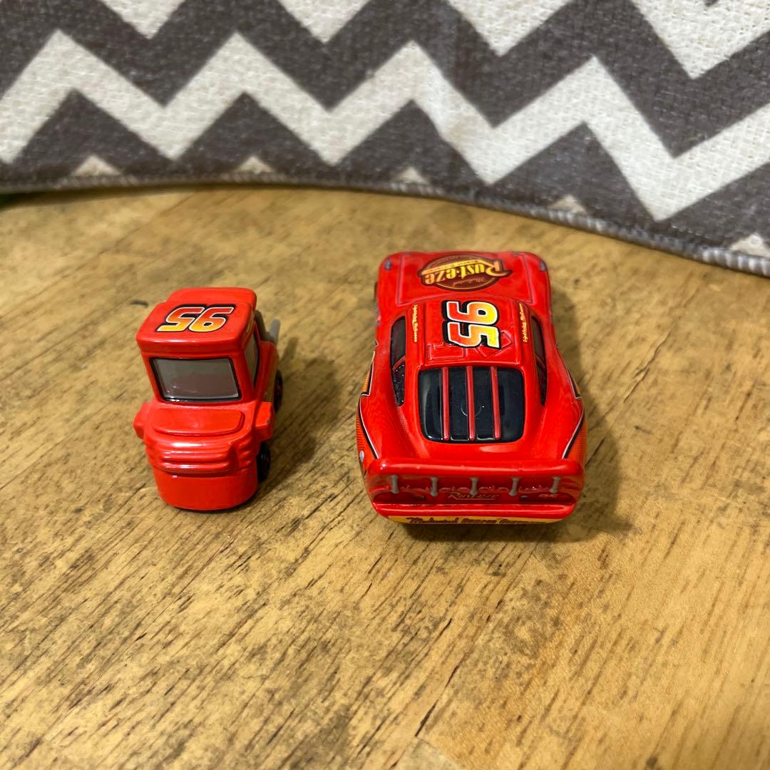 マテル　カーズLightning McQueen ハウラー、ピットクルーセット
