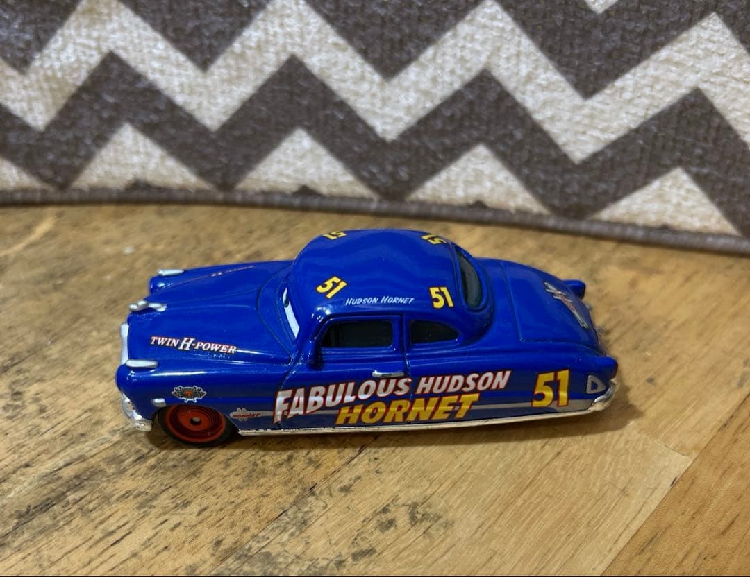 マテル　カーズLightning McQueen ハウラー、ピットクルーセット