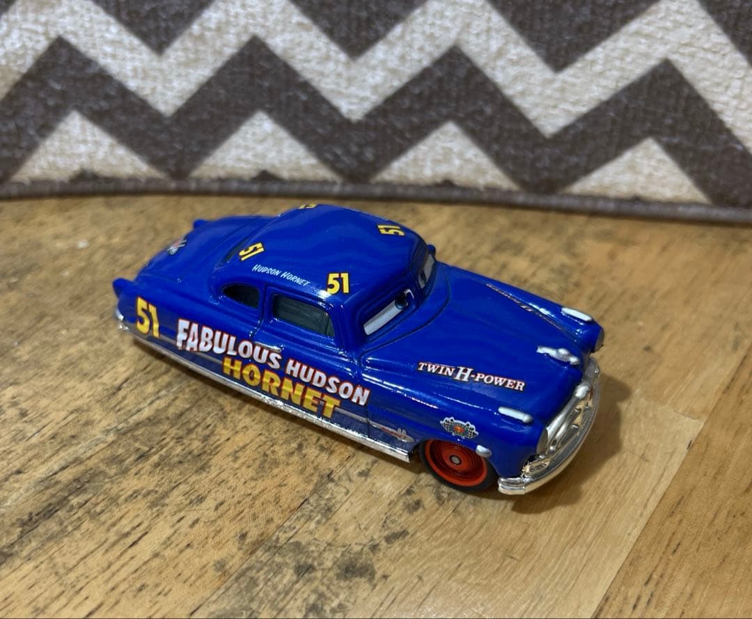 マテル　カーズLightning McQueen ハウラー、ピットクルーセット