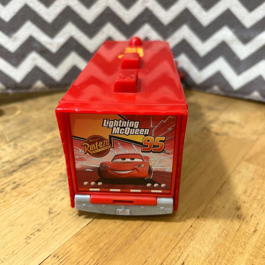 マテル　カーズLightning McQueen ハウラー、ピットクルーセット