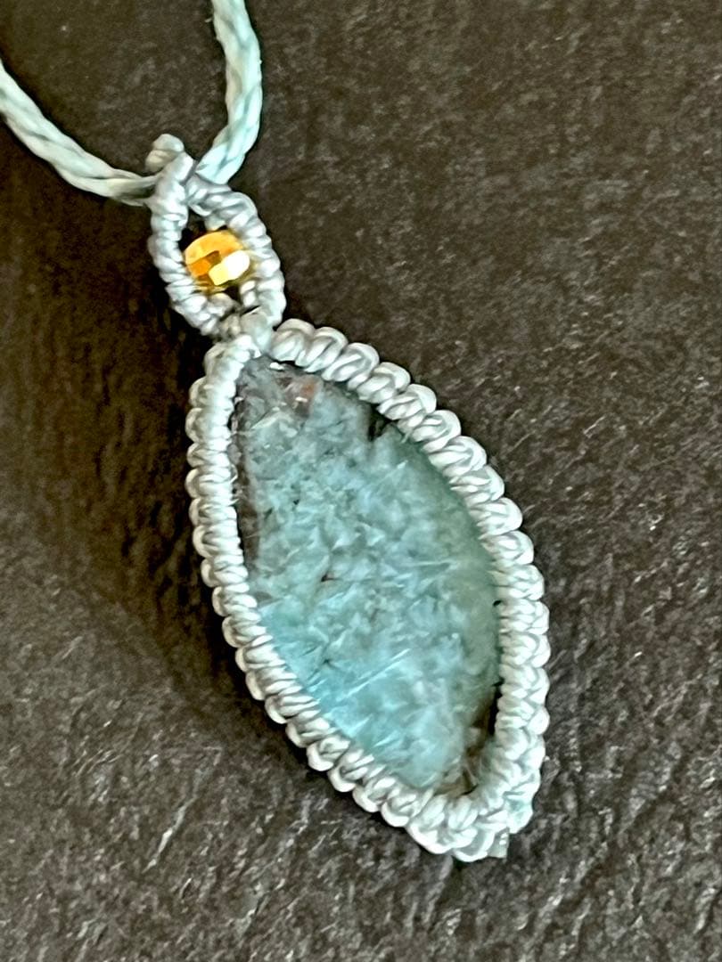 希少　ギラライトinクォーツ　ペンダント