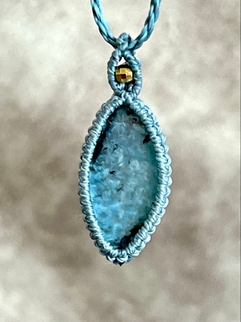 希少　ギラライトinクォーツ　ペンダント