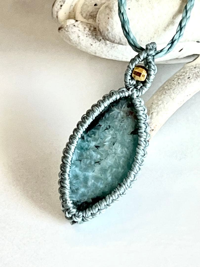 希少　ギラライトinクォーツ　ペンダント