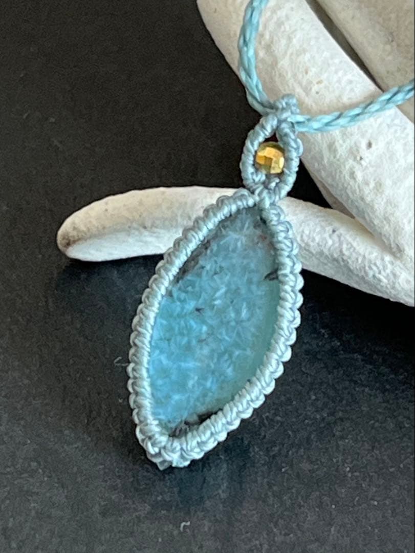 希少　ギラライトinクォーツ　ペンダント