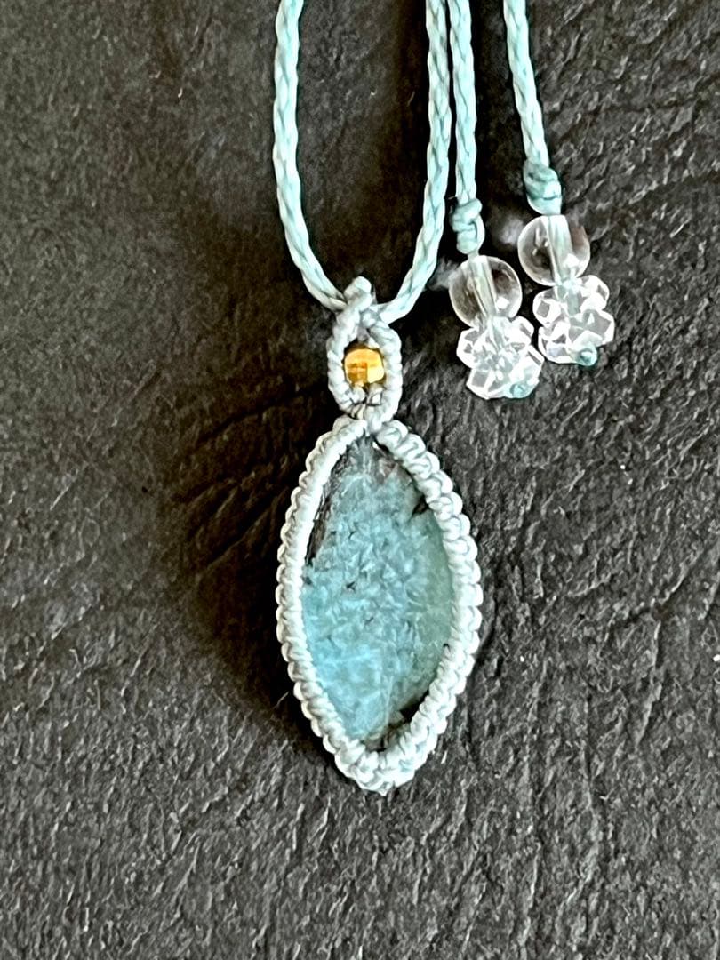 希少　ギラライトinクォーツ　ペンダント