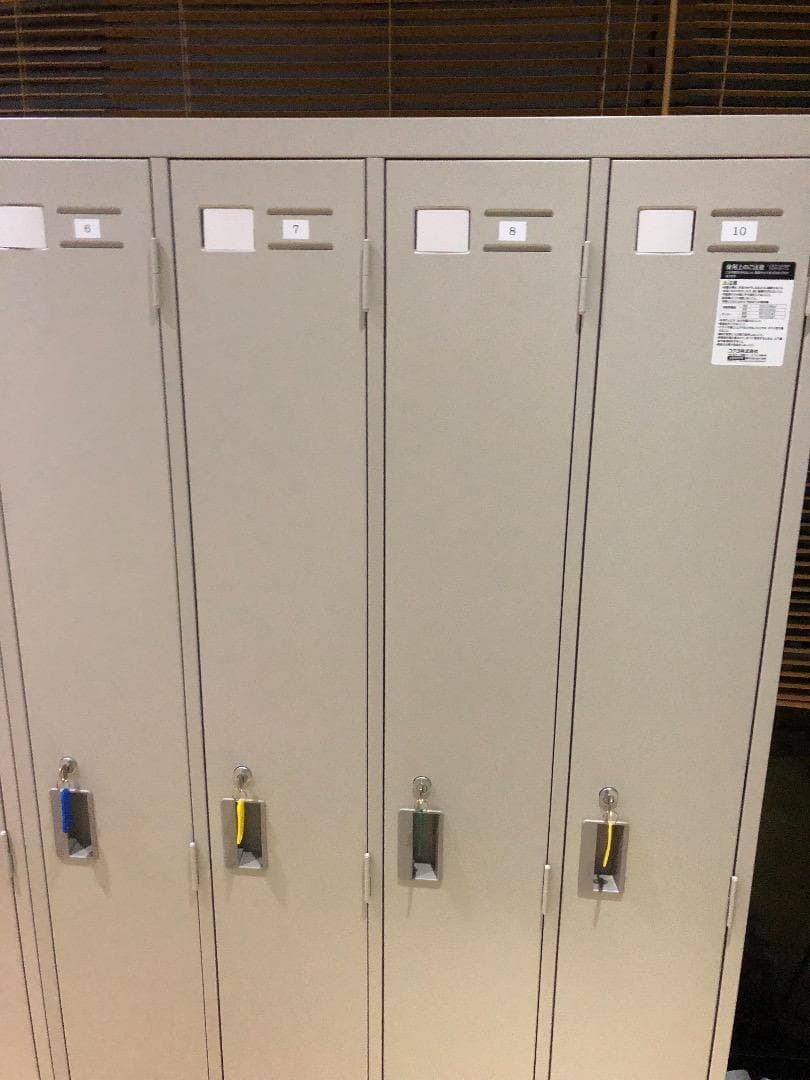 コクヨ4連ロッカー新品同様