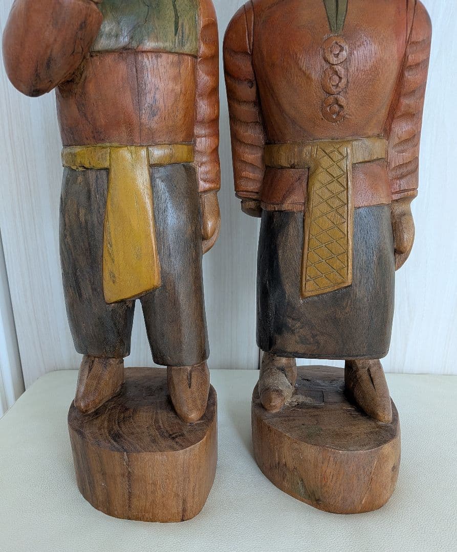 大きい　木彫　民族人形　2体(男女)　高さ約55cm　一刀彫
