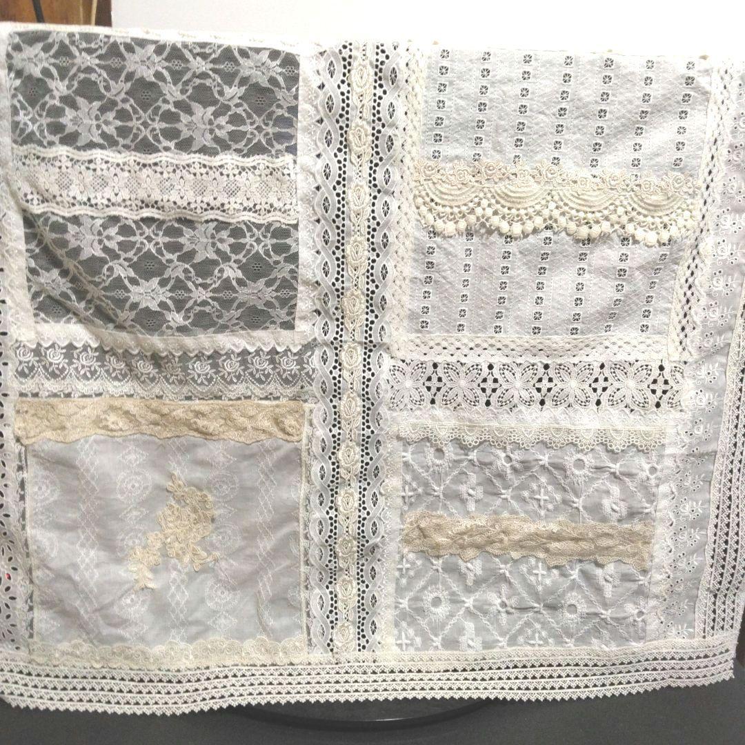 ノルマンディーレースのテーブルクロス 特大 約８０㎝×９３㎝