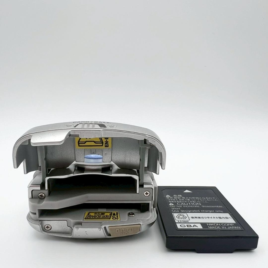 【完動品】Nikon COOLPIX 2500 コンデジ シルバー 動作確認済